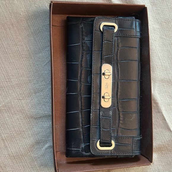 New in box leather coach  wallet - Picture 1 of 3